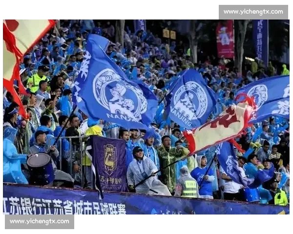 足球巅峰对决激烈上演全球球迷齐聚一堂见证历史时刻 足球巅峰对决激烈上演全球球迷齐聚一堂见证历史时刻